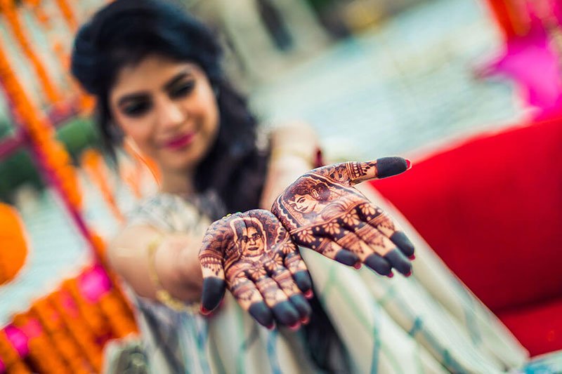 Mehendi artist at work